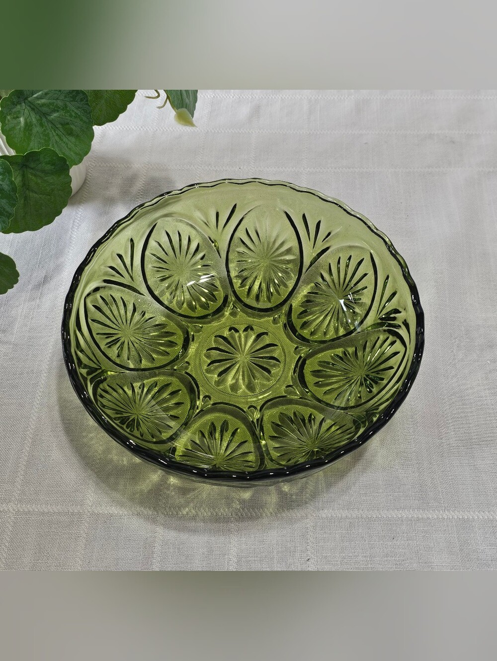 Vintage Anchor Hocking Star & Cameo Avocado Green Glass Bowl 1960s 70s